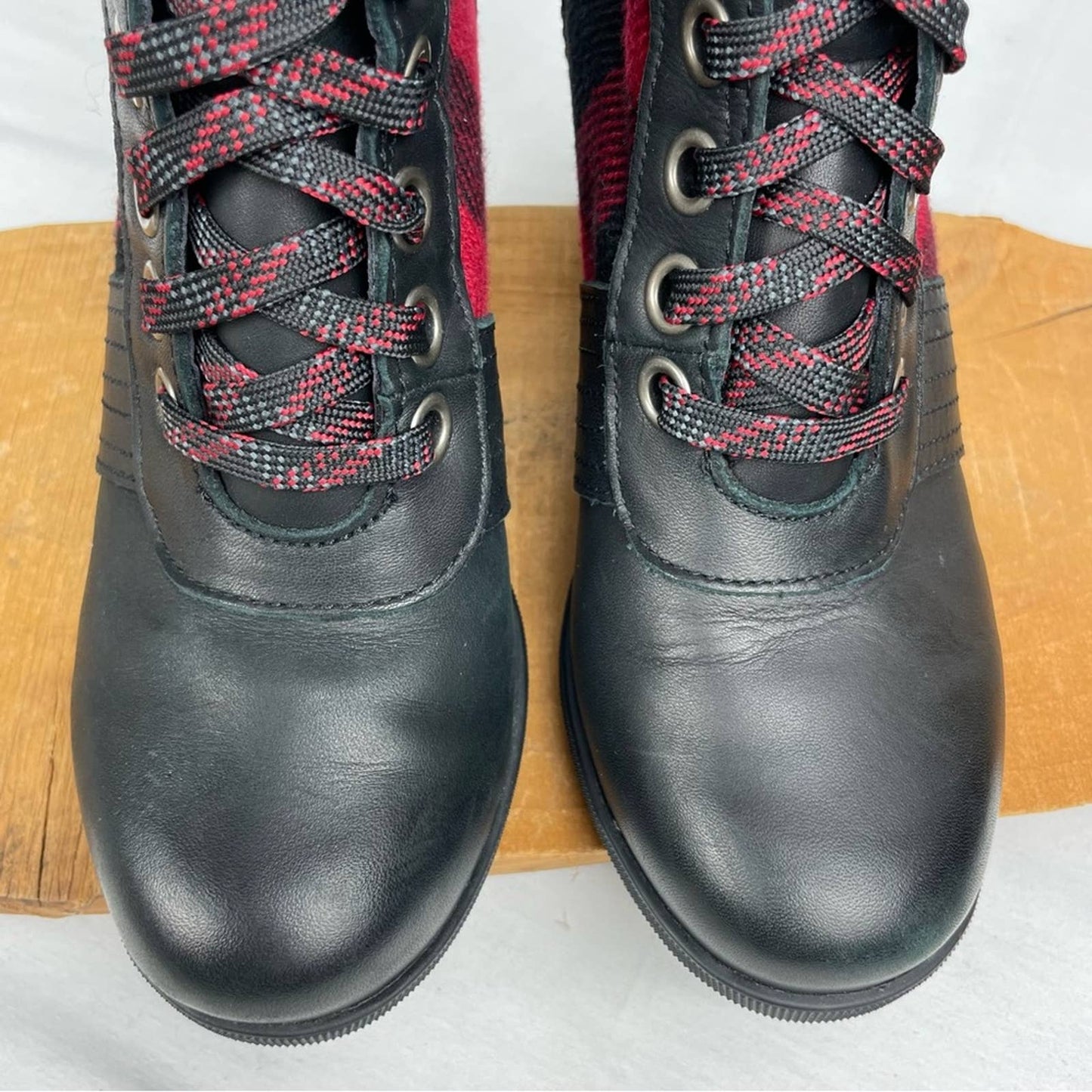 Sorel Lexie Wedge Ankle Bootie Red Black Buffalo Plaid Check Leather Trim Size 6