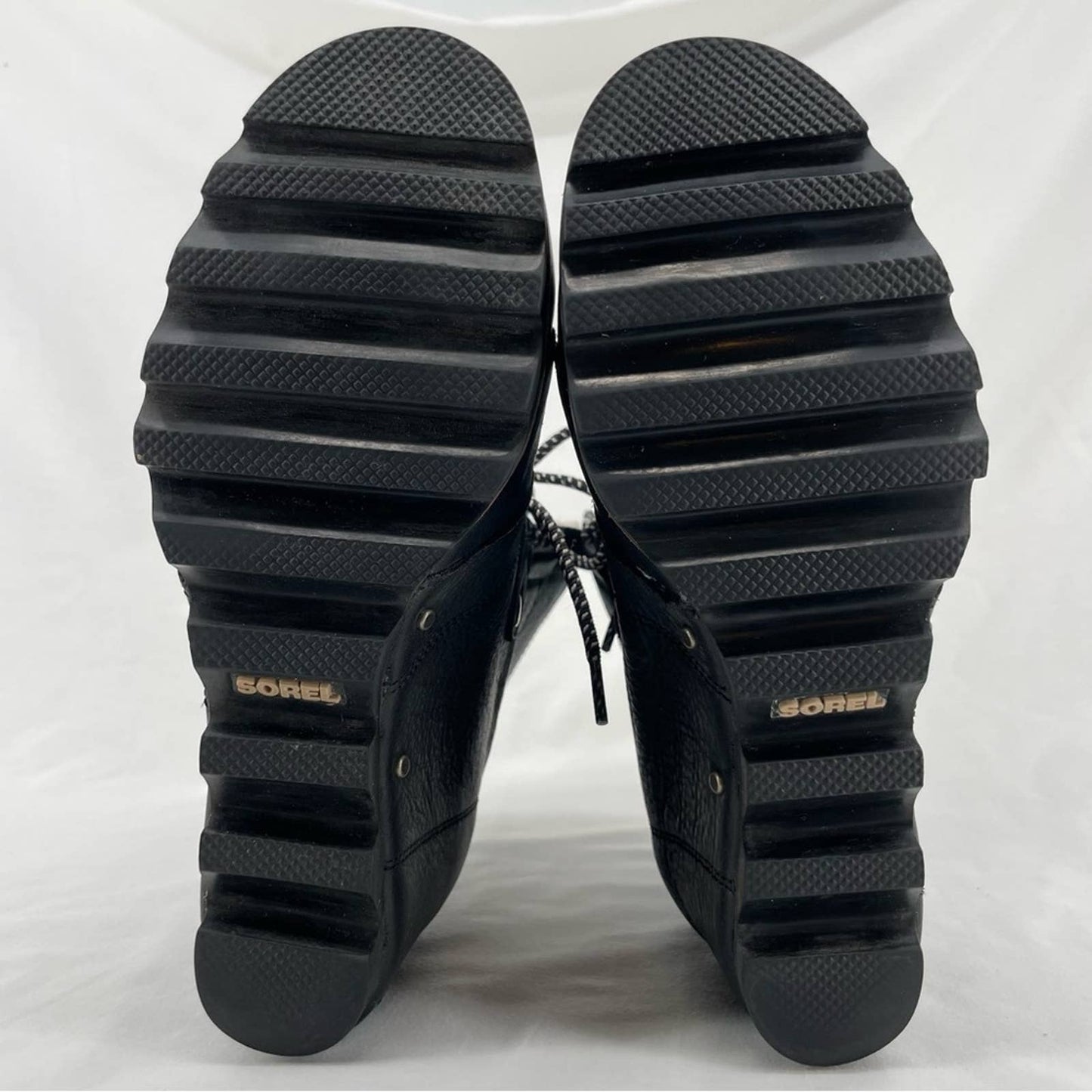 Sorel Black Joan of Arctic Wedge Real Shearling Trim Leather Mid Style Boots Size 9.5
