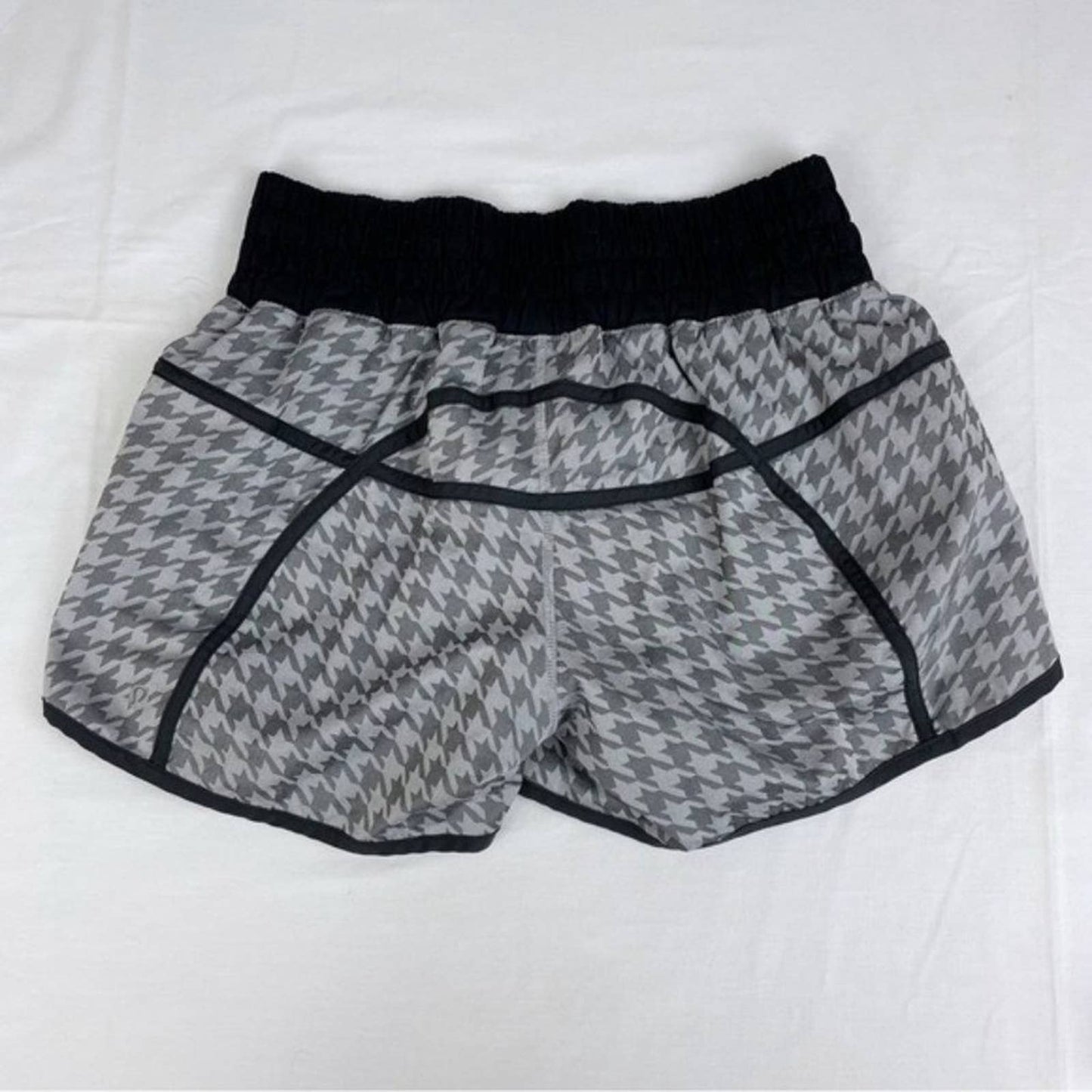 Lululemon Tracker Short II Giant Houndstooth Jacquard Black White Grey Gray Size 8