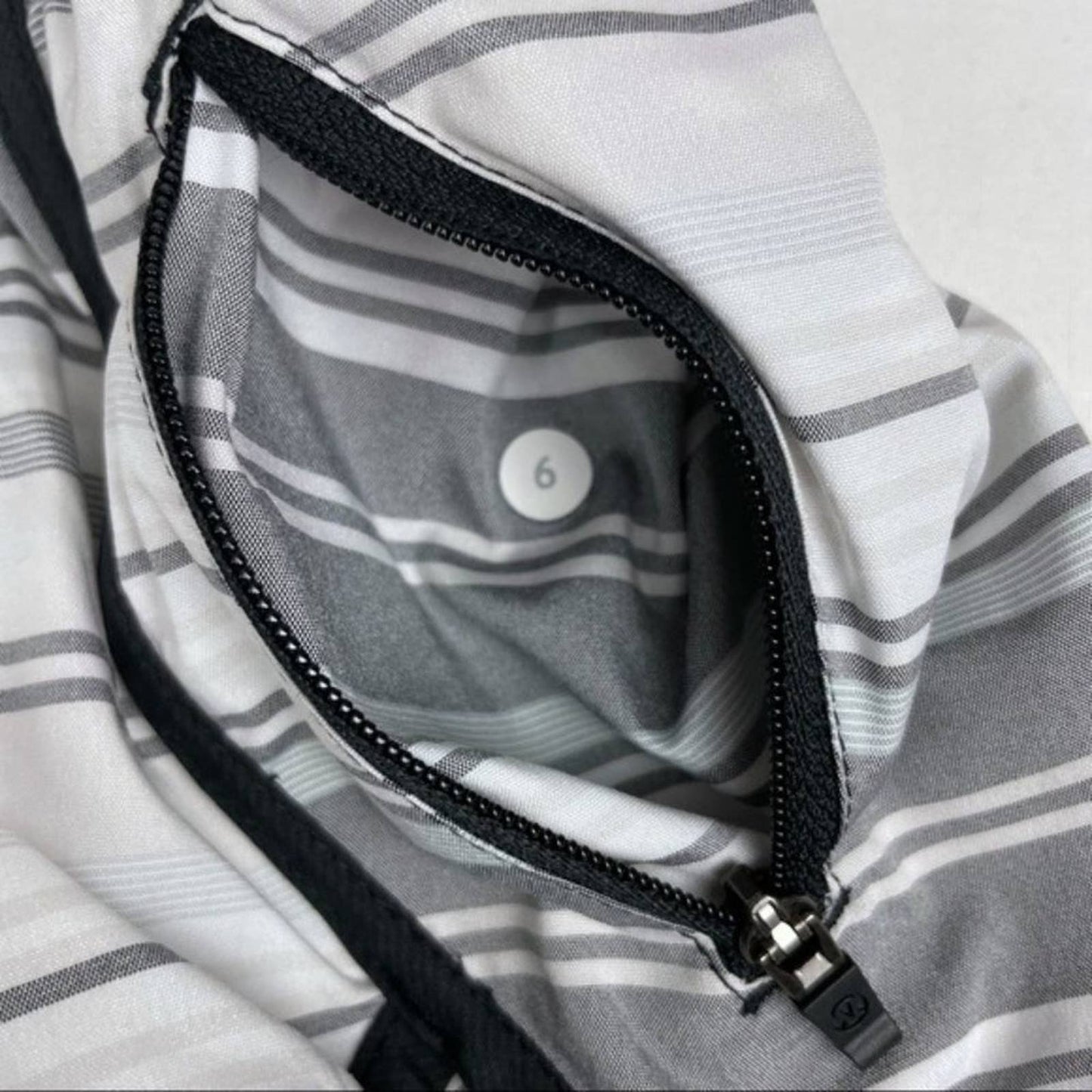 NWT Lululemon Tracker II Shorts Mini Groovy Stripe Dune Horizontal Black Silver Size 6