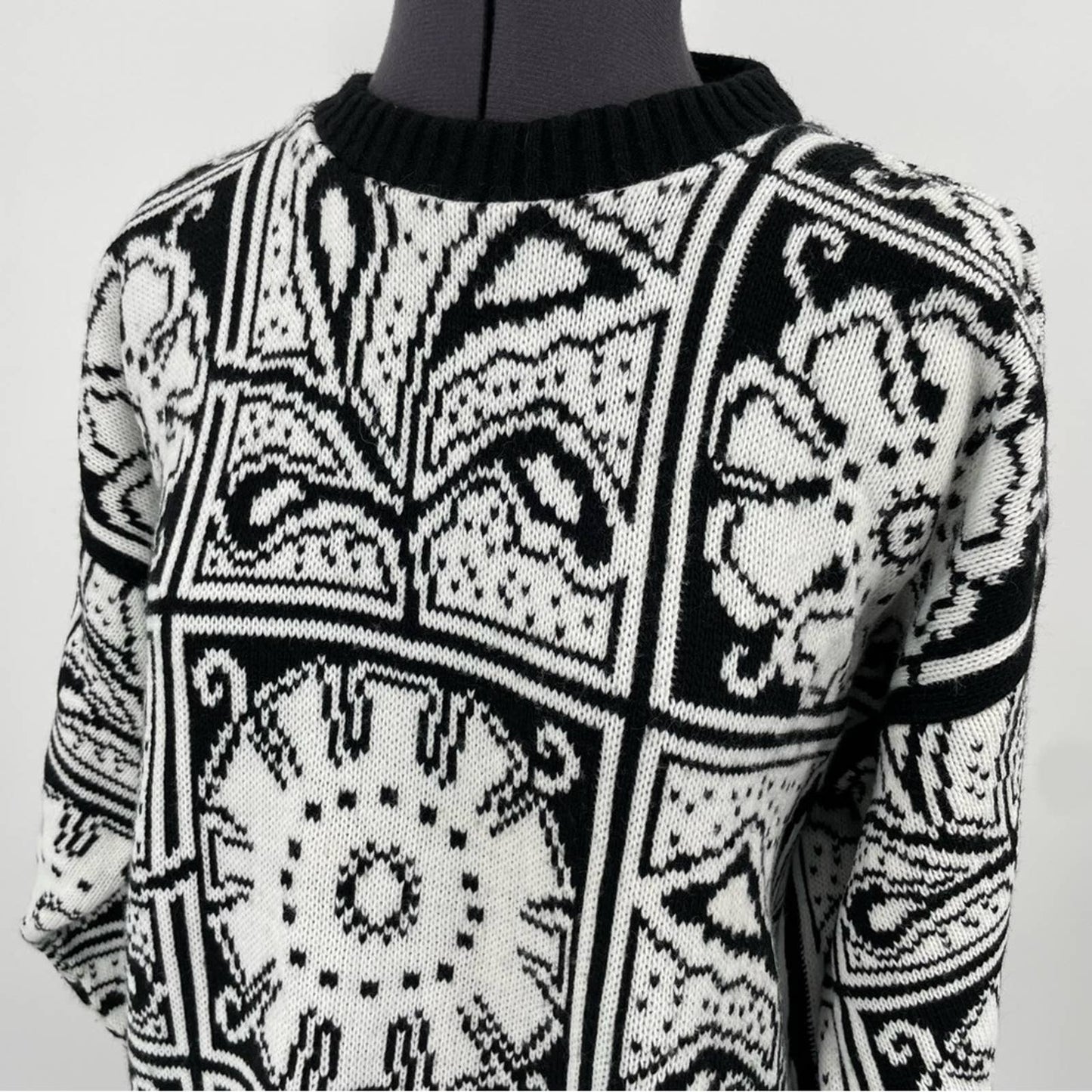 Vintage Carriage Court Black & White Retro Floral Panel Oversized Boxy Sweater Size L