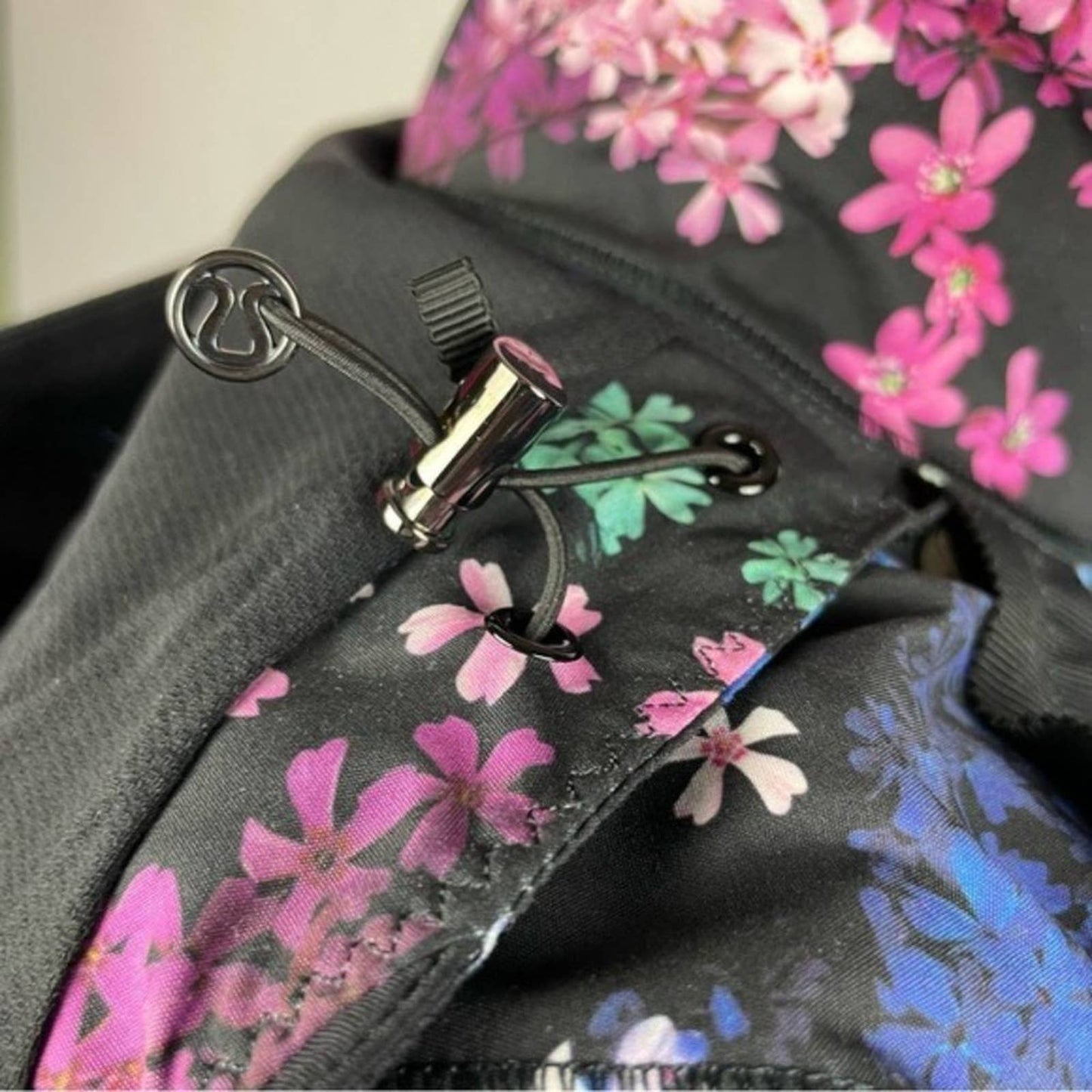 Lululemon Run Bandit Jacket Petal Pop Multi Black Running Athletic Activewear Size 4