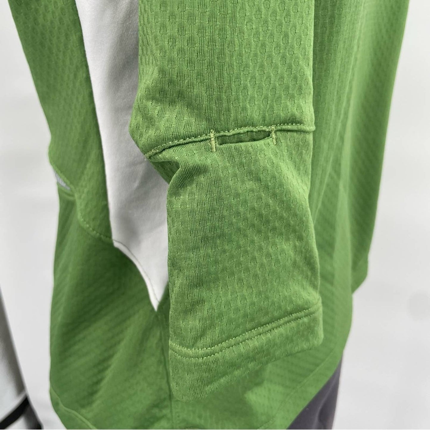 Saucony Green White Silver Wicking Long Sleeve Pullover Running Tee Reflective Size S
