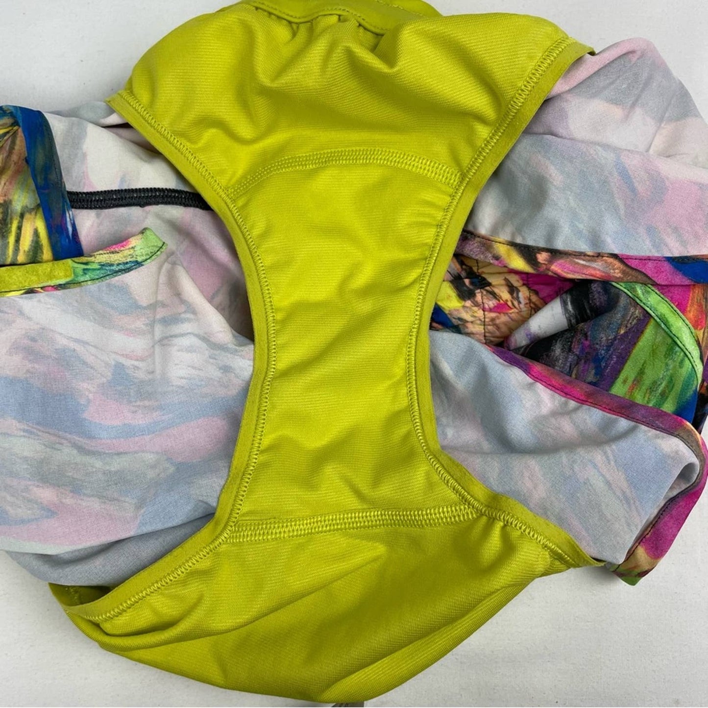 Lululemon Tracker Shorts V 4" Catalyst Multi Electric Abstract 90s Y2K Style Size 6