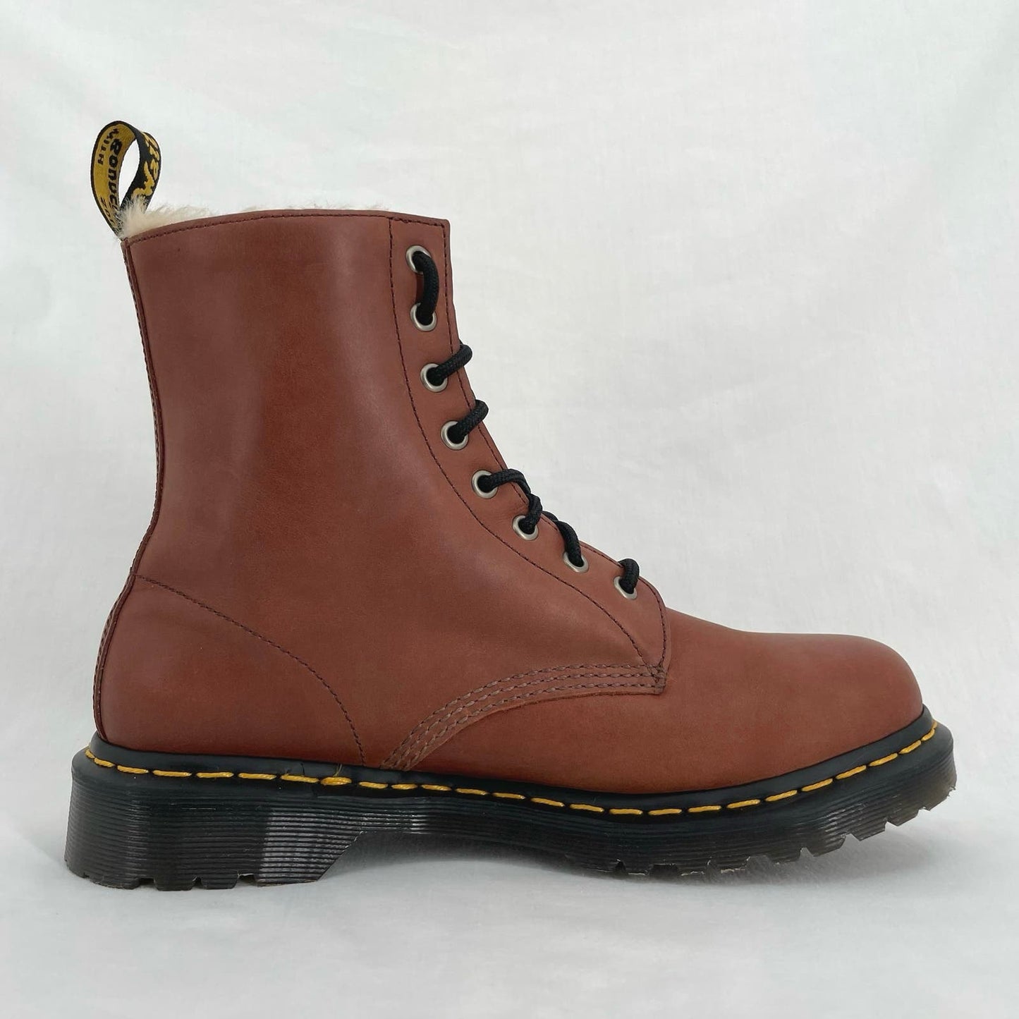 Dr. Martens Serena 1460 Tan Faux Fur Lined Boots Laced Winter Farrier Chalet Size 10