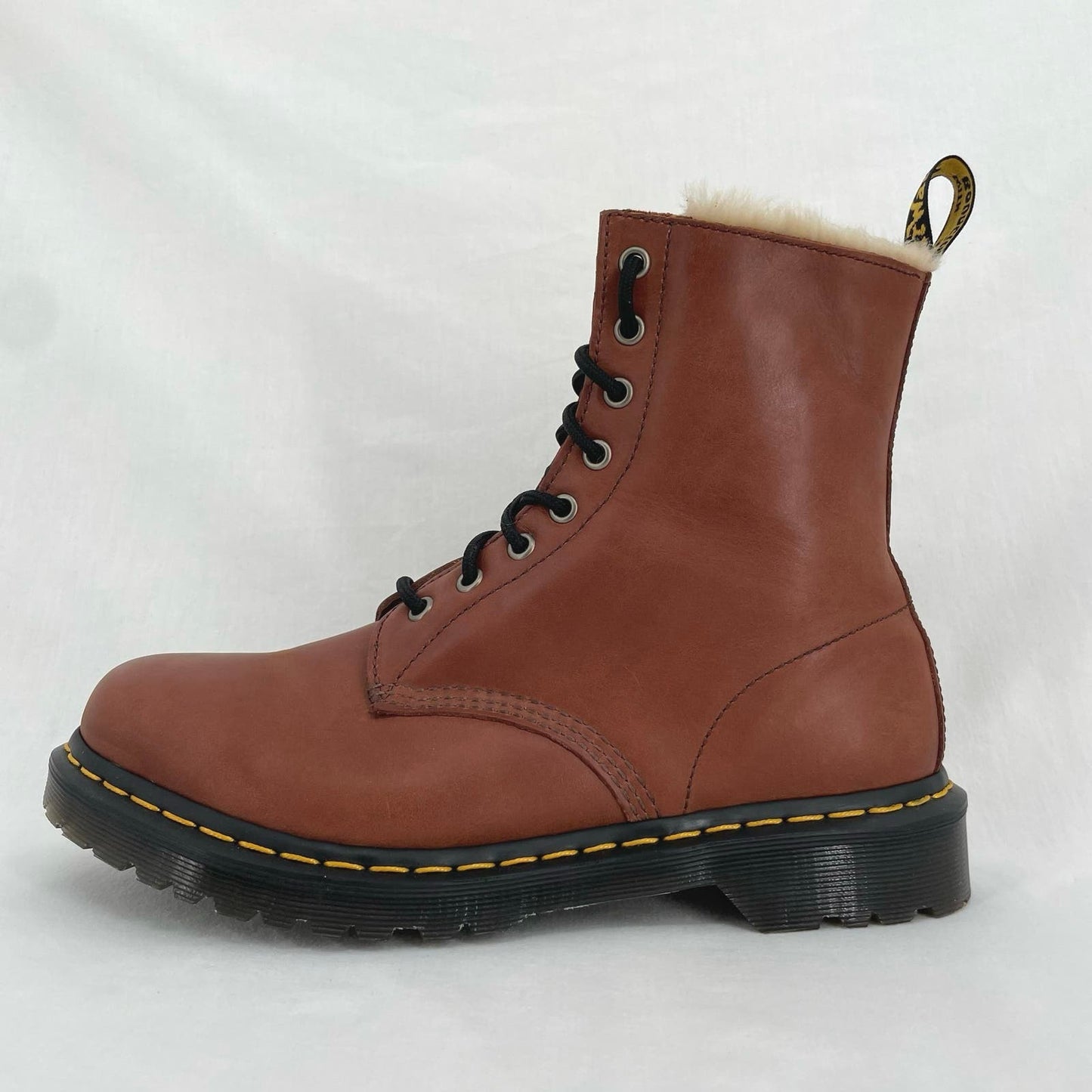 Dr. Martens Serena 1460 Tan Faux Fur Lined Boots Laced Winter Farrier Chalet Size 10