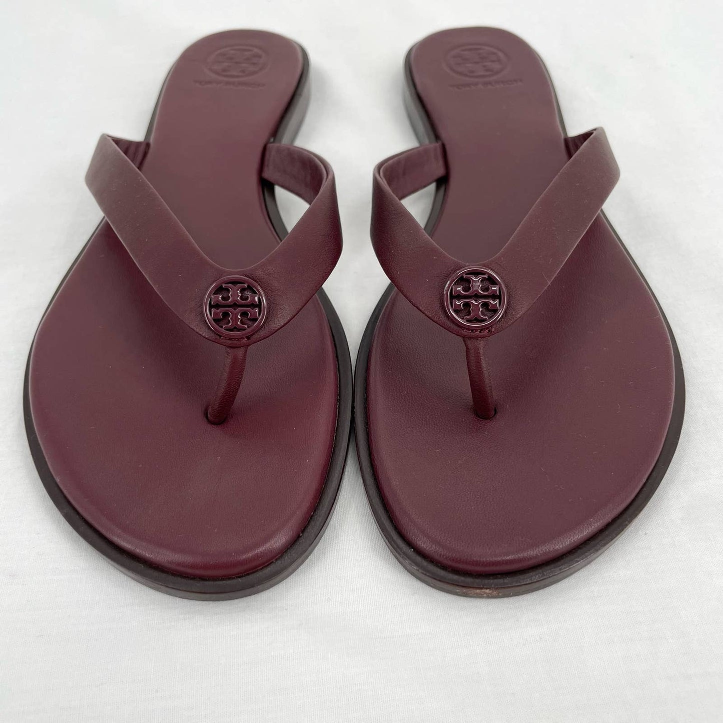 Tory Burch Benton Thong Sandals New Claret Wine Burgundy Logo Medallion Size 7