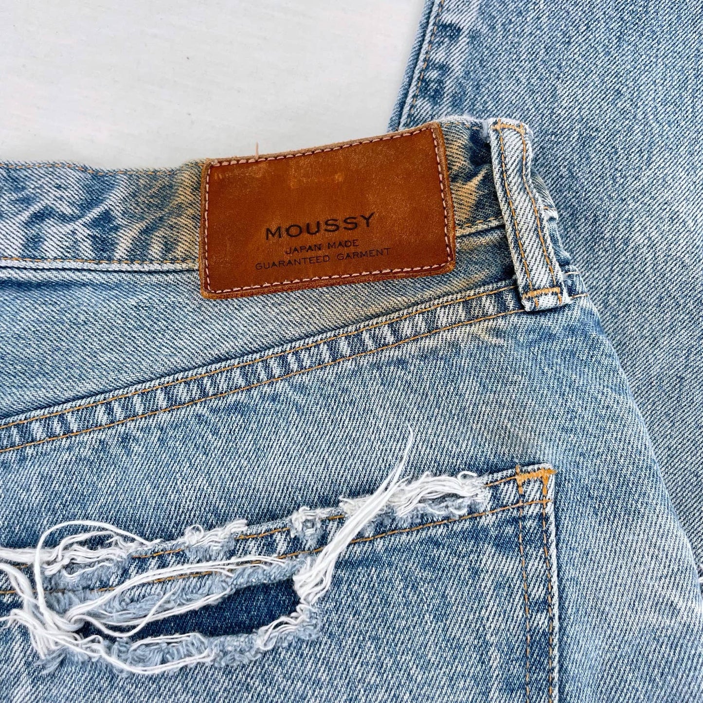 Moussy Vintage Hayden Tapered Thrashed Light Wash Distressed Blue Jeans Size 28