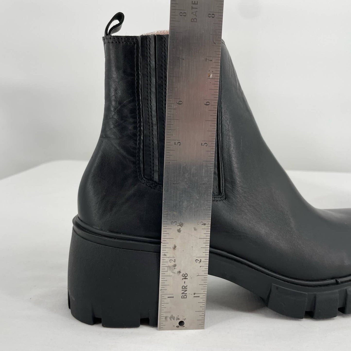 Steve Madden Rankel Women's Black Leather Lug Sole Ankle Boots Size 10
