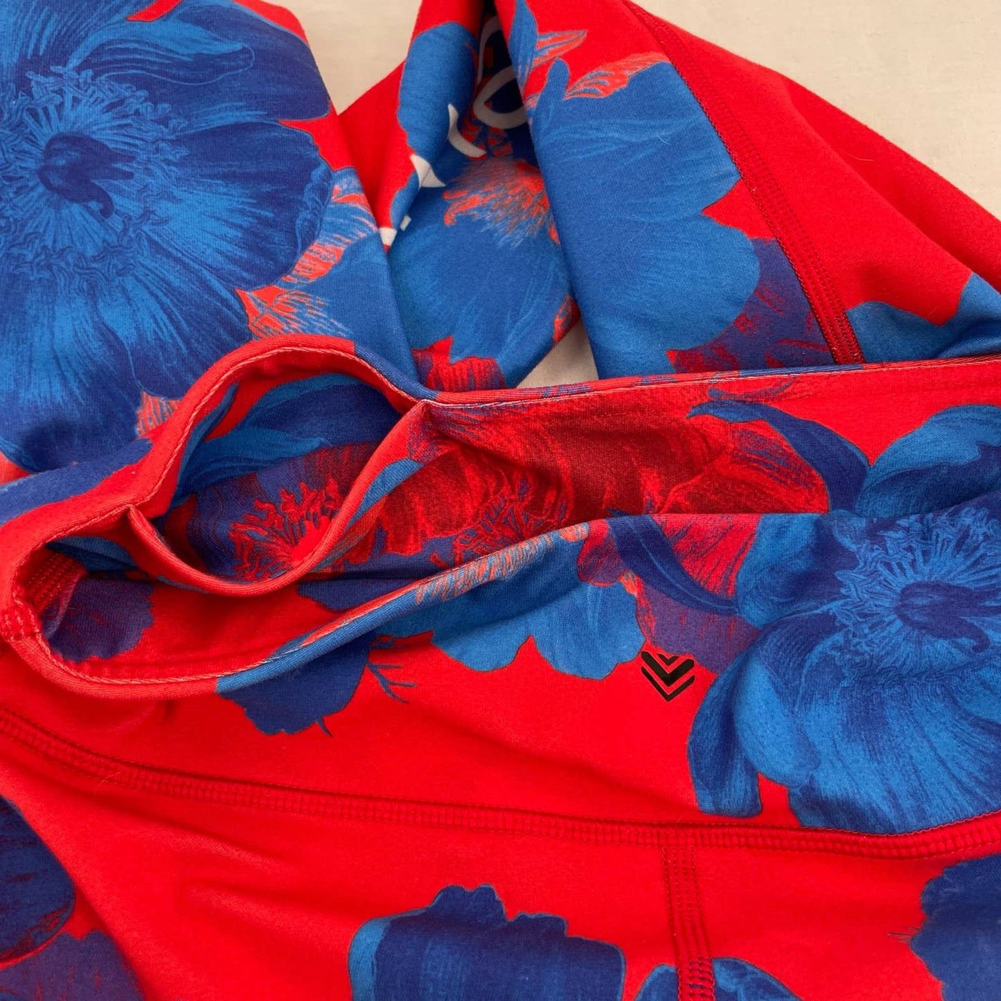 Peloton Emma Lovewell WITH Red Blue Floral Leggings Wear It To Heart Women’s Size S