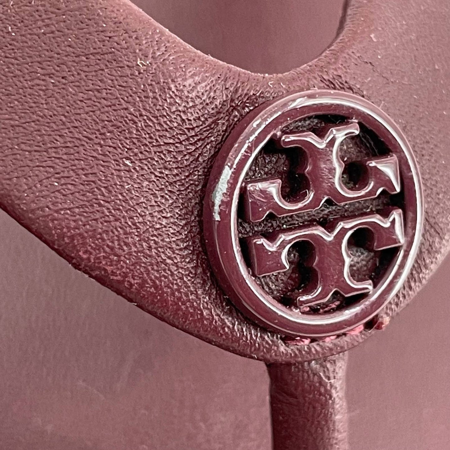 Tory Burch Benton Thong Sandals New Claret Wine Burgundy Logo Medallion Size 7