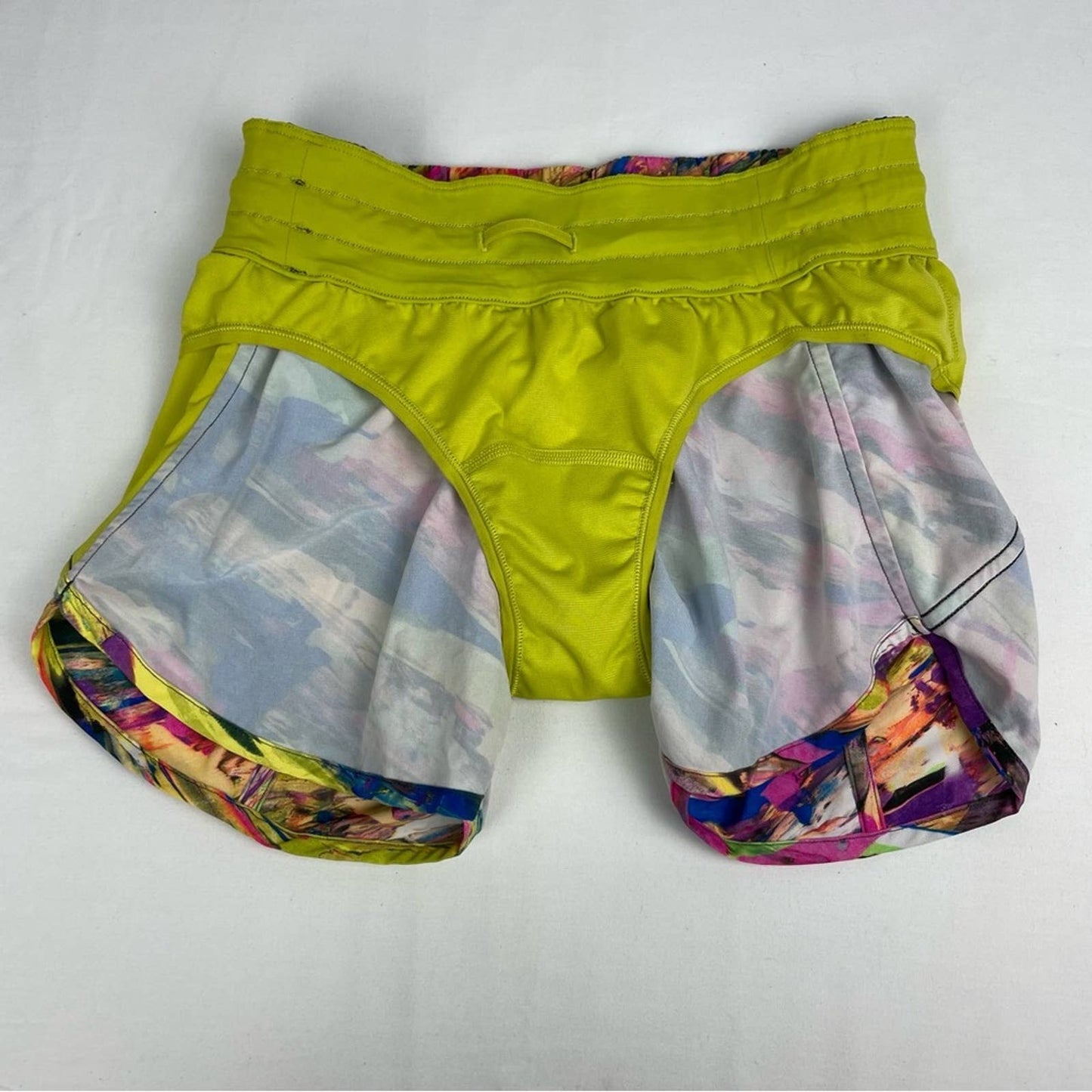 Lululemon Tracker Shorts V 4" Catalyst Multi Electric Abstract 90s Y2K Style Size 6