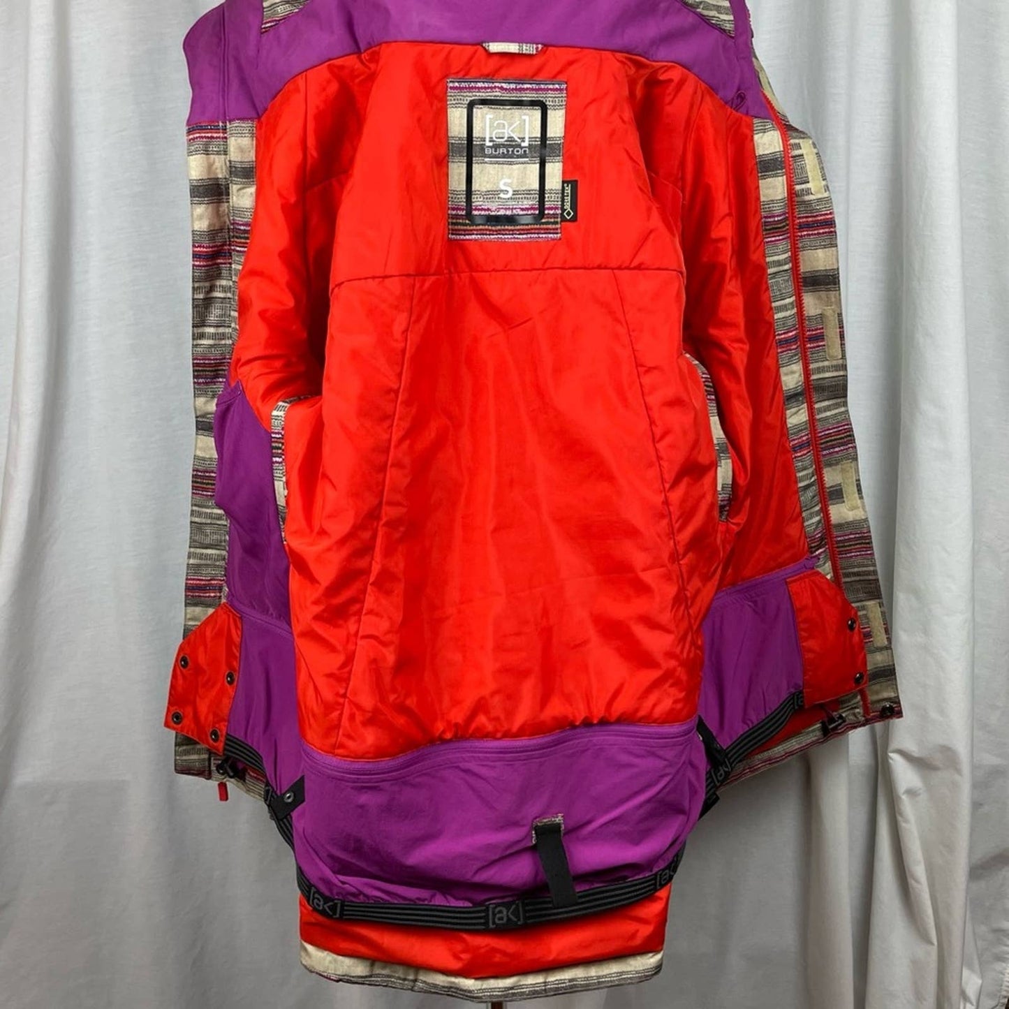 Burton AK 2L Embark Jacket Ski Snowboarding Winter Coat Stripes Grapeseed Print Size S