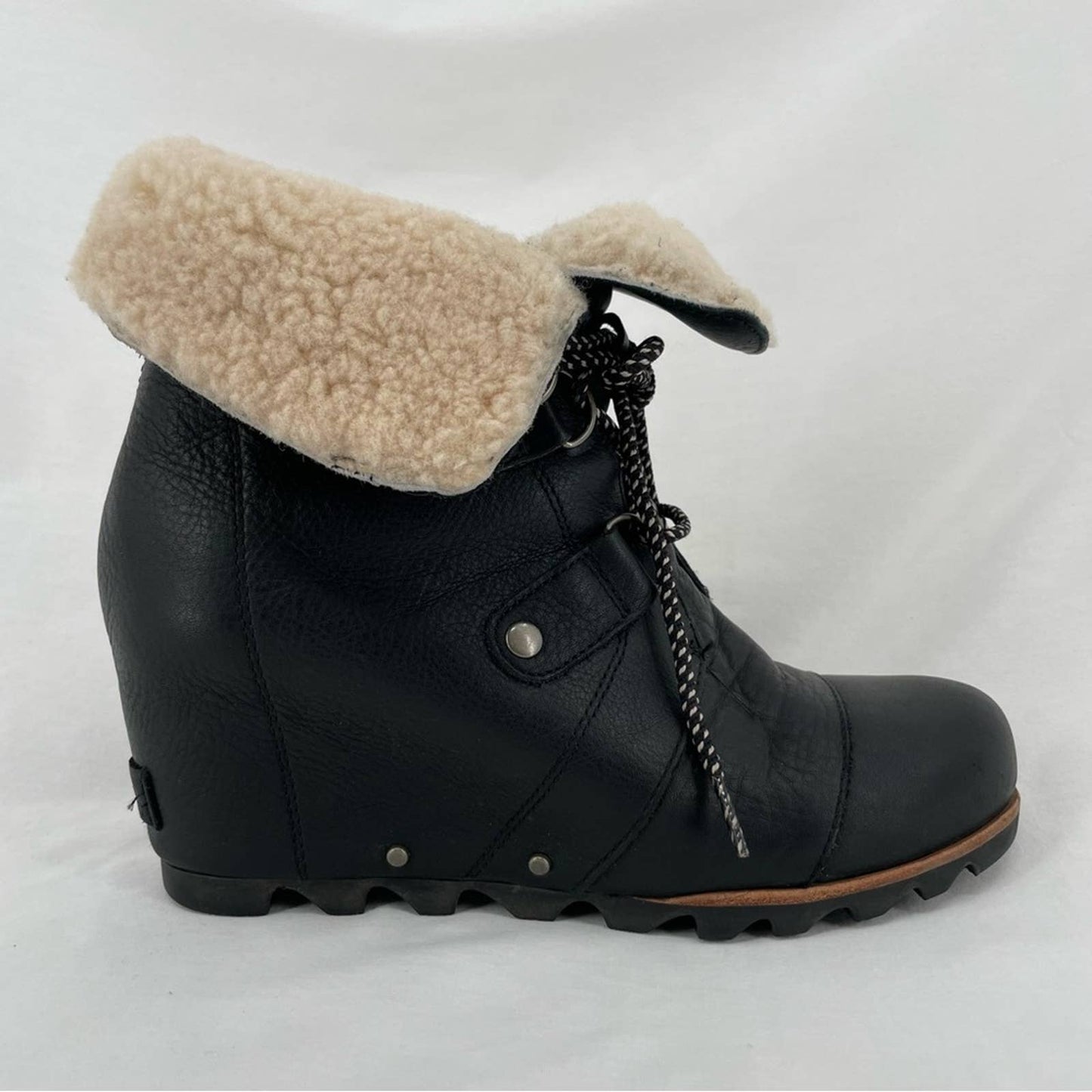 Sorel Black Joan of Arctic Wedge Real Shearling Trim Leather Mid Style Boots Size 9.5